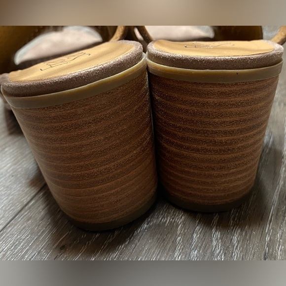 Franco Sarto Womens Brown Block Heel Peep Toe Size 7.5 Medium Harlet2 - Picture 16 of 16